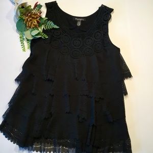 DAVID KAHN TIERED RUFFLED  SLEEVELESS BLOUSE